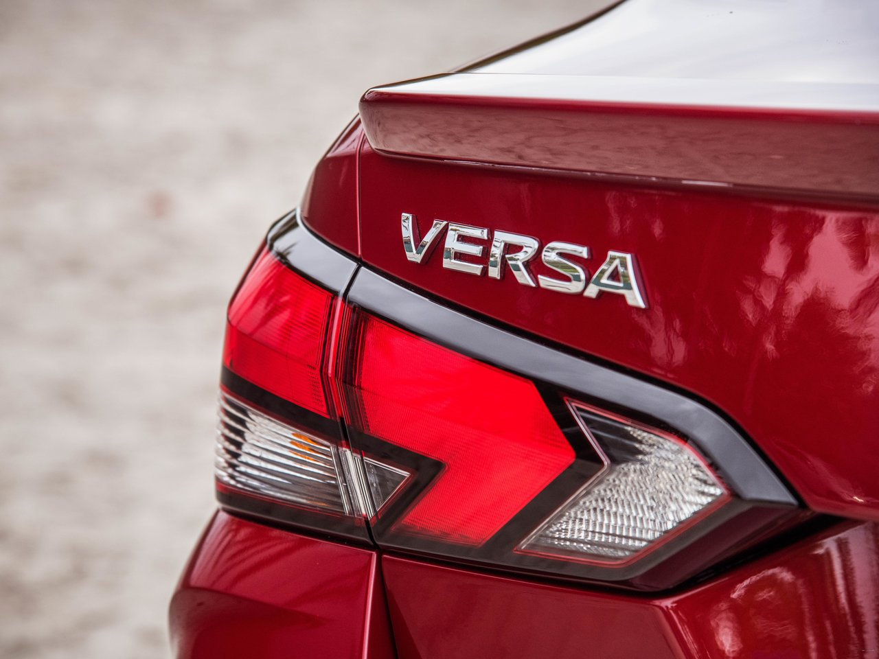 Nissan-Versa-2020-1280-1f.jpg